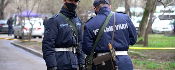 Полиция и Нацгвардия заблокировала жителей 5 домов в Алматы из-за карантина - Sputnik Казахстан