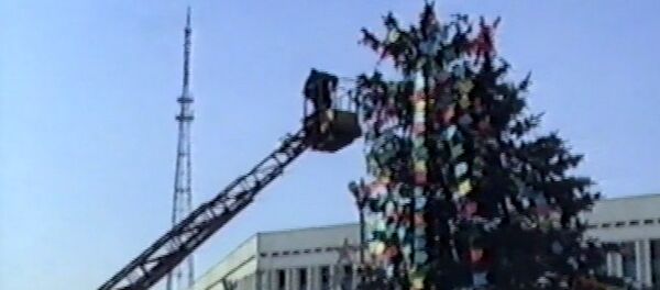 Алма-Ата 90-х годов: как наряжали елку на центральной площади - Sputnik Казахстан