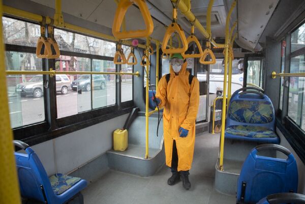 Борцы с инфекцией - они обрабатывают автобусы и троллейбусы после каждого рейса - Sputnik Казахстан