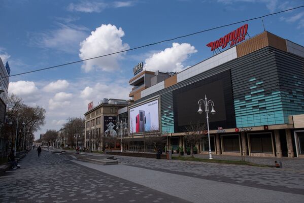 Закрыт ЦУМ, а также многочисленные бутики и магазинчики - Sputnik Казахстан