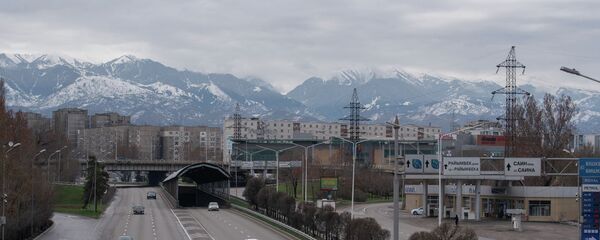 Улицы без машин и пробок выглядят непривычно. Но воздух стал значительно чище - горы видны издалека - Sputnik Казахстан