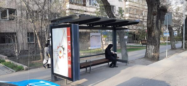 Автобус протащил выпавшую пенсионерку несколько метров в Алматы: женщина в коме Автобус протащил выпавшую пенсионерку несколько метров в Алматы: женщина в коме - Sputnik Казахстан