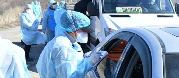 Медики на блокпостах Туркестанской области регистрируют всех прибывающих в регион - Sputnik Казахстан