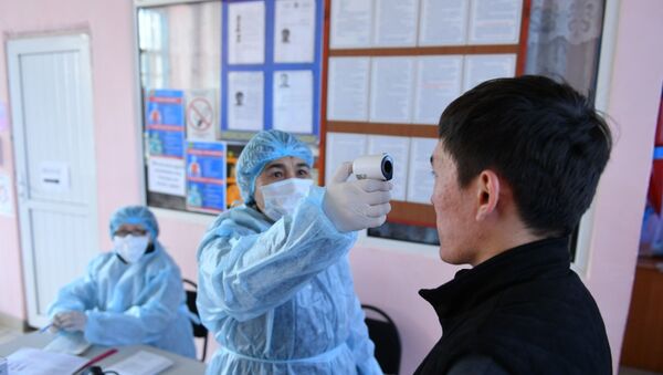 Проверки по выявлению контактных по коронавирусу проводятся и в госучреждениях, и в общежитиях - Sputnik Казахстан