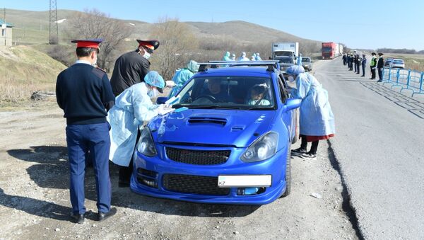 Медики и полиция работают на блокпостах в усиленном режиме - Sputnik Казахстан