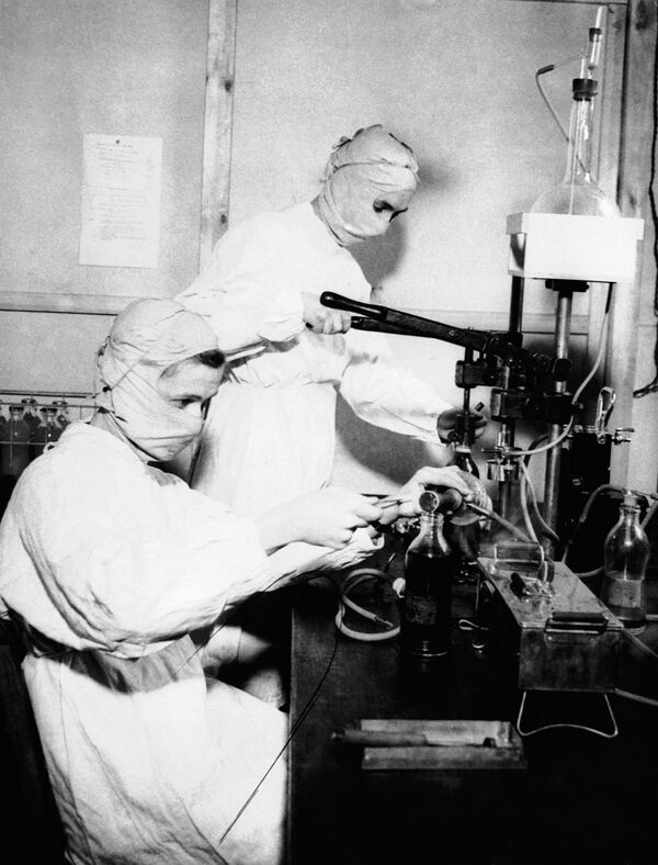 1943 жыл. Ағылшын госпиталіндегі қорғаныс маскаларын киген медбикелер. - Sputnik Қазақстан