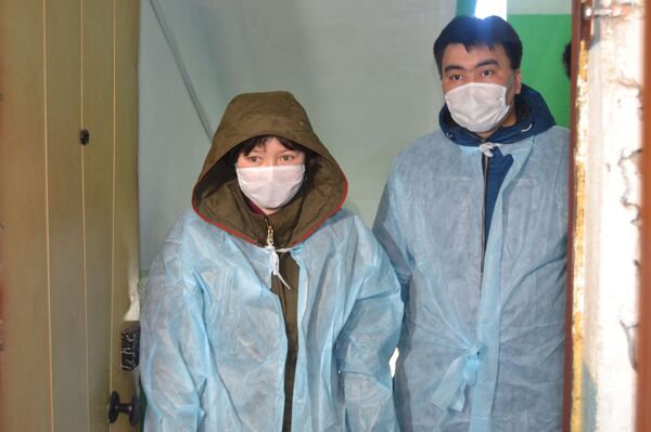 Лауреат Каннского фестиваля раздавала помощь нуждающимся в Петропавловске - Sputnik Казахстан