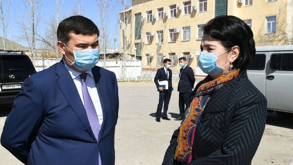 Новый аким Кызылординской области Гульшара Абдыкаликова начала свою работу с посещения инфекционной больницы - Sputnik Казахстан