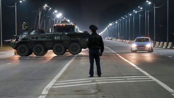 Казахская полиция установила блокпост на въезде в город Алматы - Sputnik Казахстан