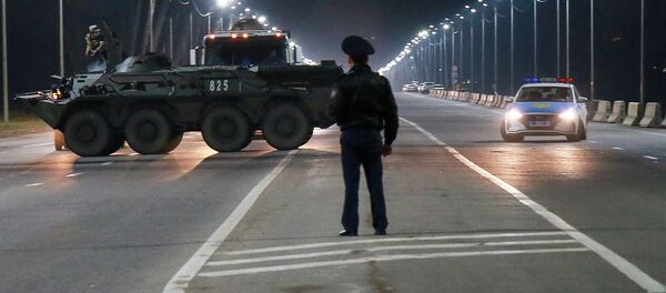 Казахская полиция установила блокпост на въезде в город Алматы - Sputnik Казахстан