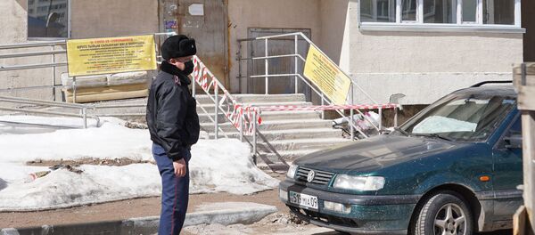 Подъезд жилого дома закрыли на карантин в  мкр. Жагалау-3 - Sputnik Казахстан