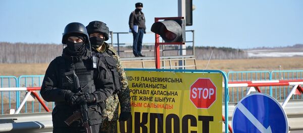 Полицейские на блокпостах в Петропавловске - Sputnik Казахстан