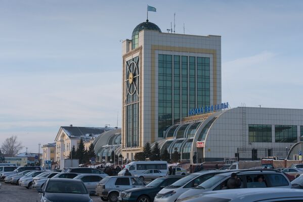 Платная парковка на вокзале Астаны - Sputnik Казахстан