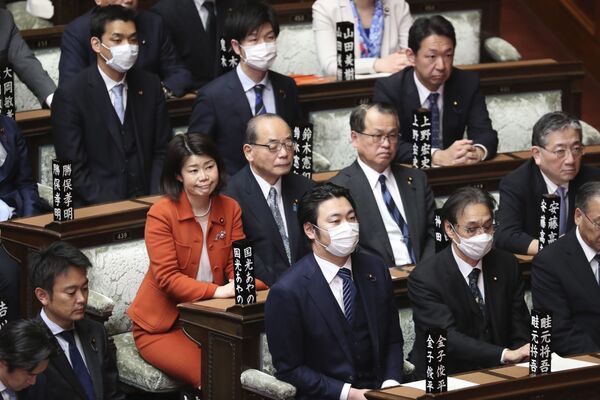 Lawmakers, with some wearing face mask,  attend a plenary session at the Lower House in Tokyo, Thursday, March 12, 2020.  Japan's lower house of parliament endorsed Thursday a legislation that will allow Prime Minister Shinzo Abe to declare state of emergency in handling the coronavirus outbreak. - Sputnik Казахстан