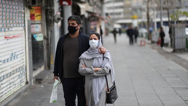 Пара в масках на улице в Тегеране, Иран - Sputnik Қазақстан