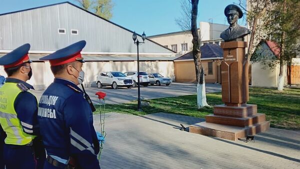 Память полицейского Газиза Байтасова почтили в Таразе - Sputnik Казахстан