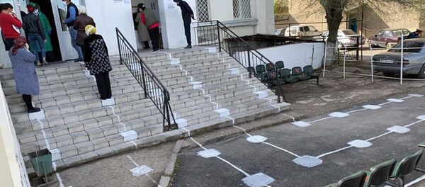 В Туркестанской области для граждан в очереди перед отделениями АО​Халық банк и​ Қазпочта определены специальные места - Sputnik Казахстан