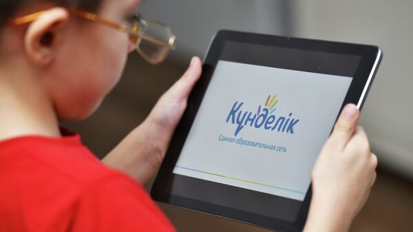 Планшет со страницей системы Күнделік - Sputnik Казахстан