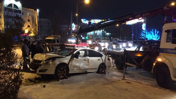 Легковой автомобиль врезался в столб в Астане - Sputnik Казахстан