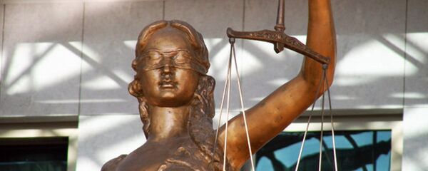 Архивное фото статуи богини правосудия Фемиды у здания Верховного суда РК в Астане - Sputnik Казахстан