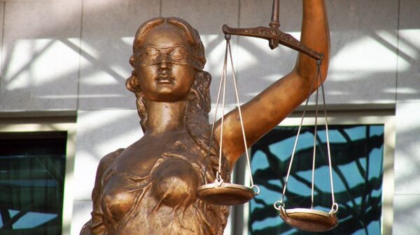 Статуя богини правосудия Фемиды у здания Верховного суда Казахстана - Sputnik Казахстан