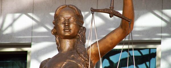 Архивное фото статуи богини правосудия Фемиды у здания Верховного суда РК в Астане Архивное фото статуи богини правосудия Фемиды у здания Верховного суда РК в Астане - Sputnik Казахстан