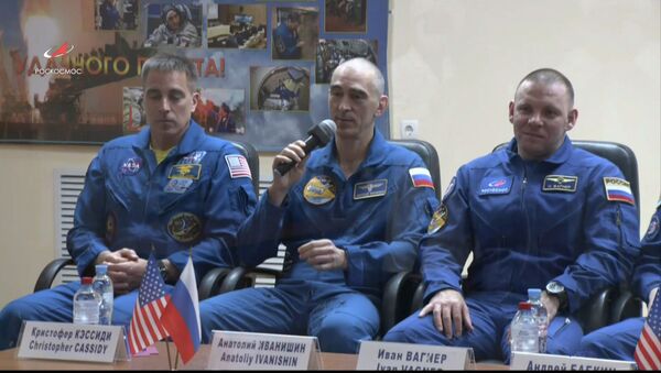 Чтобы не привезти коронавирус в космос: экипаж МКС провел месяц на карантине - видео - Sputnik Казахстан