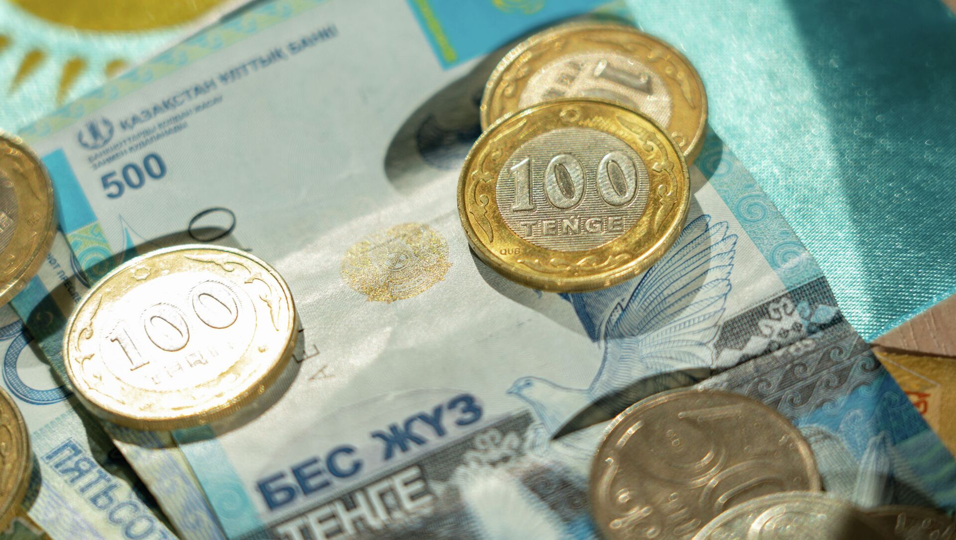 Деньги, тенге монеты, купюры - Sputnik Казахстан, 1920, 24.11.2021