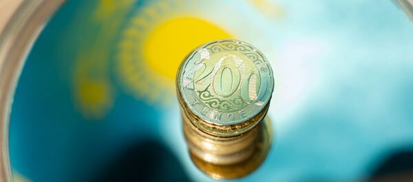 Деньги, тенге монеты стопка - Sputnik Казахстан