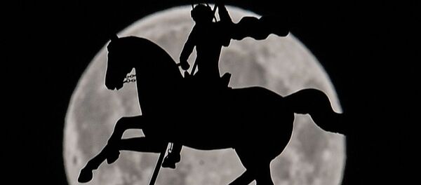 Суперлуние, наблюдаемое в Москве - Sputnik Казахстан