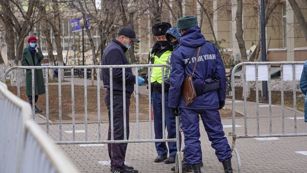 Полиция и Нацгвардия обеспечивают порядок в карантинном Нур-Султане - Sputnik Казахстан