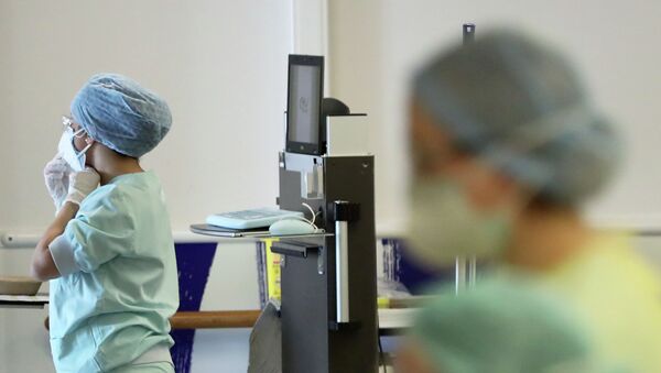Медсестры в больнице с коронавирусом, иллюстративное фото - Sputnik Казахстан