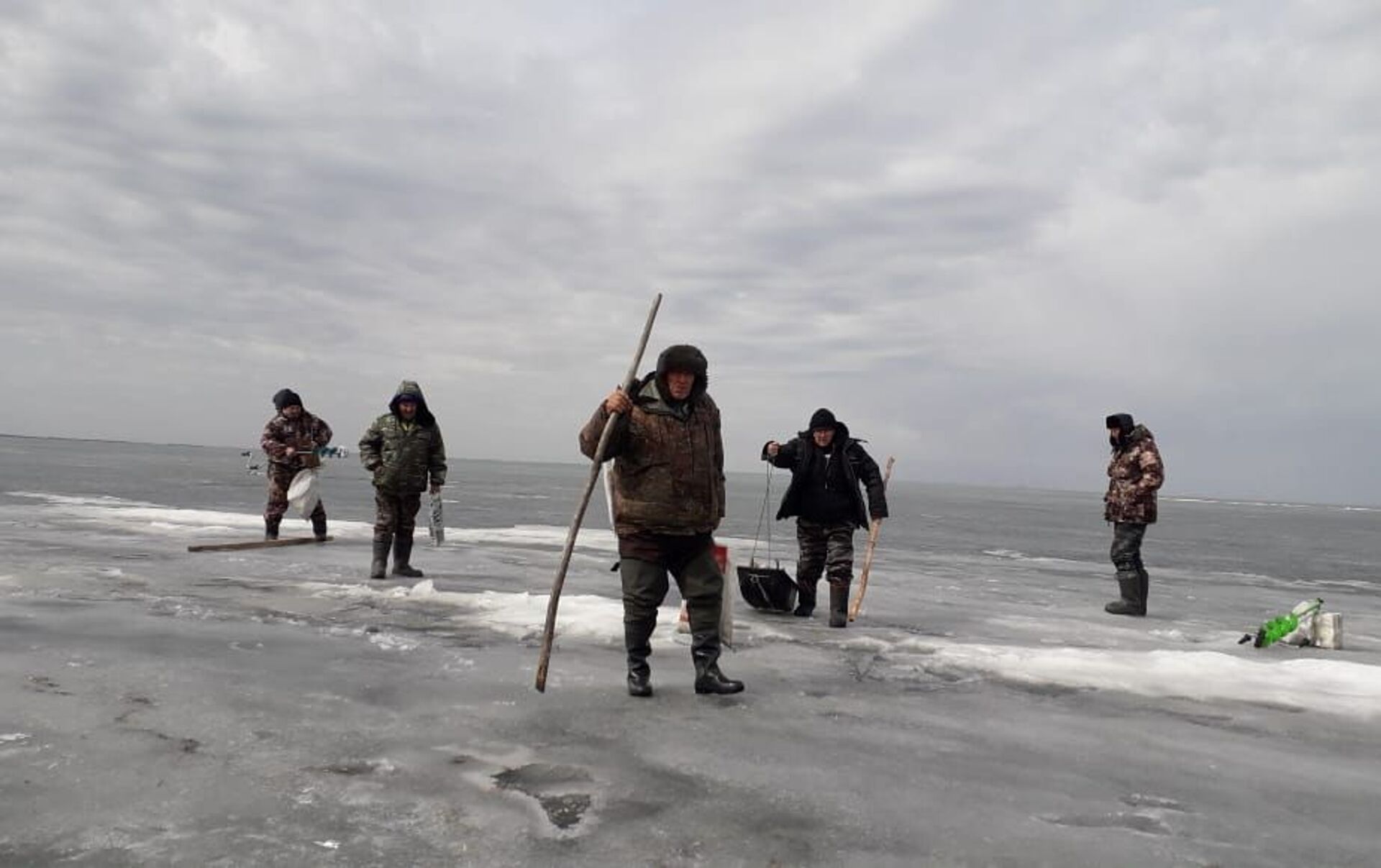 Рыбаки на дрейфующей льдине