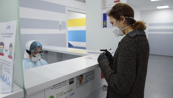 В регистратуре лаборатории, где проводятся тесты на коронавирус - Sputnik Казахстан