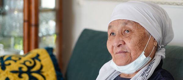 Нурбаги Капасова, 82-летняя жительница Алматы, вылечилась от коронавируса Нурбаги Капасова, 82-летняя жительница Алматы, вылечилась от коронавируса - Sputnik Казахстан