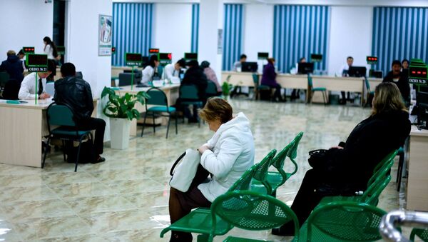 Операционный зал для обслуживания клиентов Единого накопительного пенсионного фонда (ЕНПФ) - Sputnik Казахстан