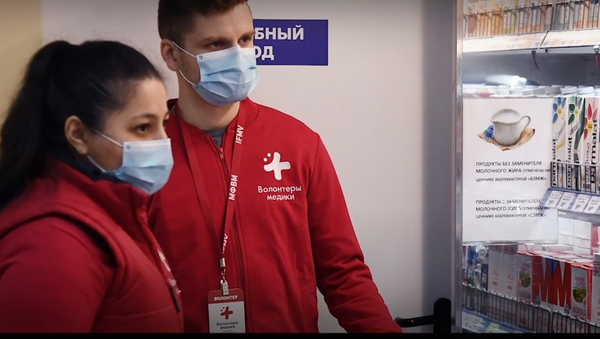 Как волонтеры Москвы работают во время пандемии - видео - Sputnik Казахстан