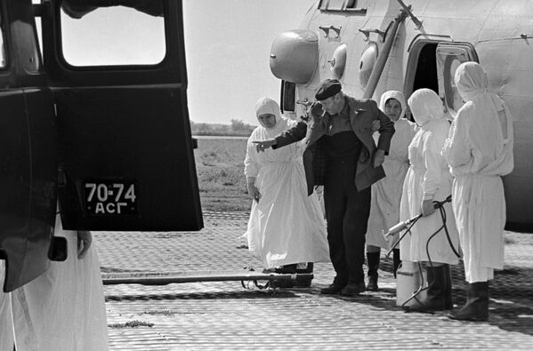 Отправка больного холерой в инфекционную больницу Астрахани, 1970 год - Sputnik Казахстан