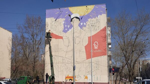 Огромное граффити в честь врачей рисуют в Нур-Султане - Sputnik Казахстан