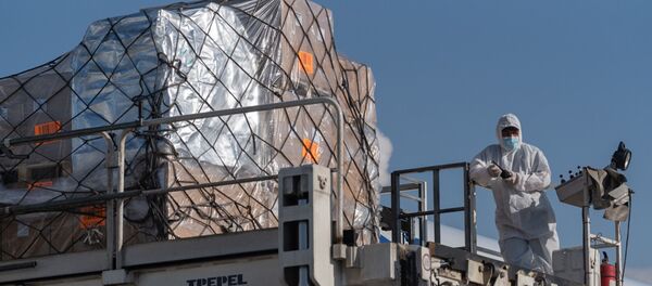 Груз гуманитарной помощи приняли в аэропорту Алматы  - Sputnik Казахстан