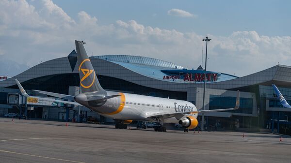 Самолет в аэропорту Алматы  - Sputnik Казахстан