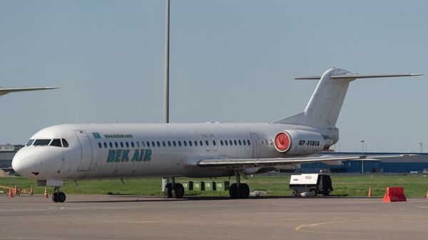 Самолет компании Bek Air в аэропорту Алматы  - Sputnik Казахстан