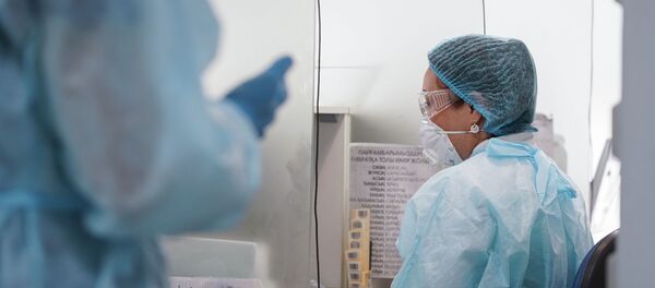 Медики готовятся принять пациентов для анализа на коронавирус Медики готовятся принять пациентов для анализа на коронавирус - Sputnik Қазақстан