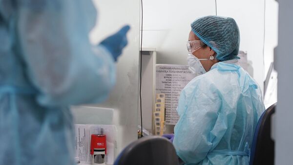 Медики готовятся принять пациентов для анализа на коронавирус - Sputnik Қазақстан