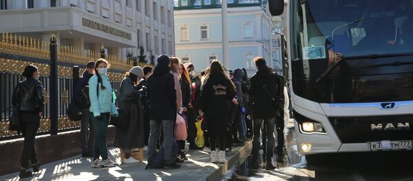 Казахстанские студенты вузов Москвы и Санкт-Петербурга возвращаются домой Казахстанские студенты вузов Москвы и Санкт-Петербурга возвращаются домой - Sputnik Казахстан