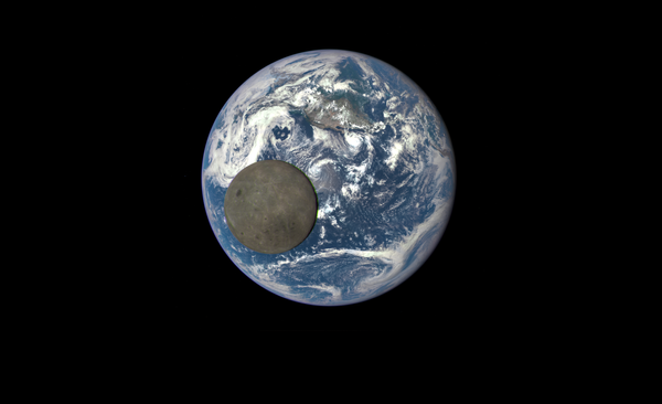 Уникальный снимок Луны на фоне Земли, сделанный с помощью космического аппарата Deep Space Climate Observatory - Sputnik Казахстан