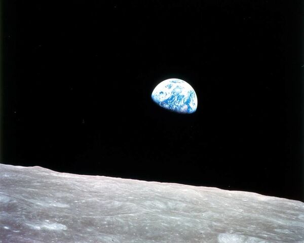 Первая фотография Земли с окололунной орбиты, сделанная 24 декабря 1968 года в ходе миссии Apollo 8 - Sputnik Казахстан