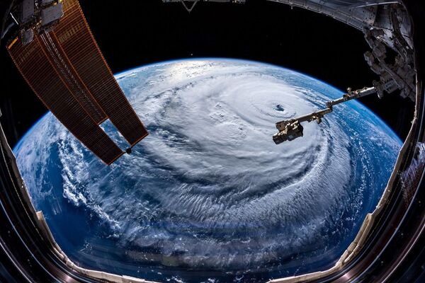Ураган Флоренс, сфотографированный астронавтом Александром Герстом с МКС - Sputnik Казахстан