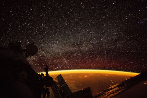 Собственное свечение атмосферы Земли, снятое астронавтом с борта МКС  - Sputnik Казахстан