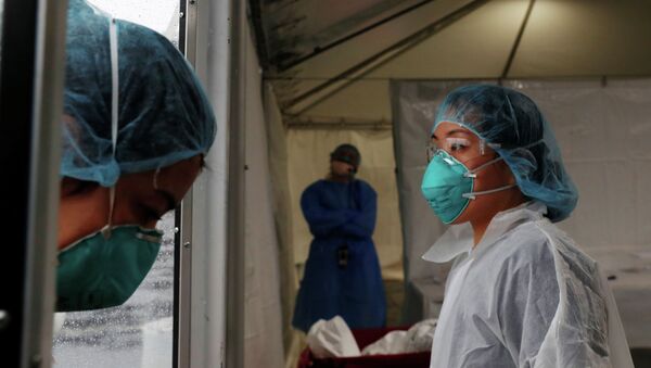 Медики в полевом госпитале с коронавирусом  - Sputnik Казахстан